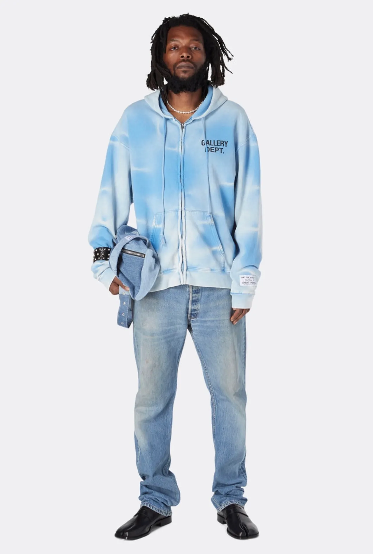 GALLERY DEPT. SUN FADED ENGLISH LOGO ZIP UP/BLUE Sun-washed blue water ripple English zipper hoodie Washed blue S-XL Ready-to-wear dyeing Hand-sewn heavy-weight horsetail fading Super-heavy washing Hand-hanging holes Bones frayed and whitened Mold customization with G LOGO zipper Correct accessories!